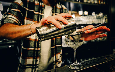 man hand bartender making cocktail on the bar counter