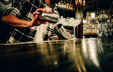 man hand bartender making cocktail on the bar counter