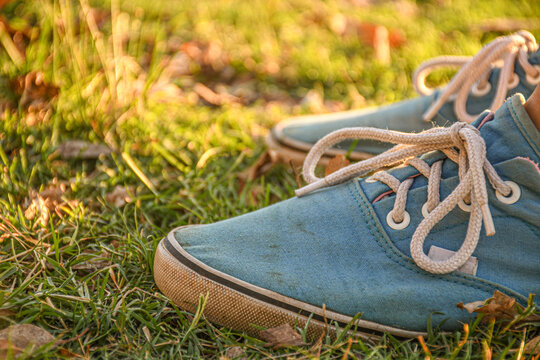 zapatillas, calzado celeste 