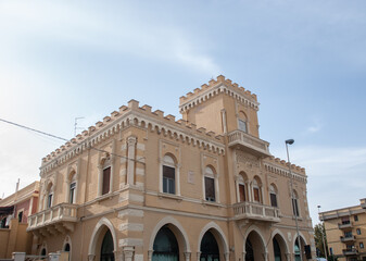 Obraz premium Bari, Villa Rosa facciata vista laterale destro frontale, Sud, Puglia, Italia, San Francesco, Spiaggia, stile architettura Fiera de levante.