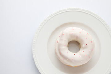 シュガー グレーズド ドーナッツ 白背景