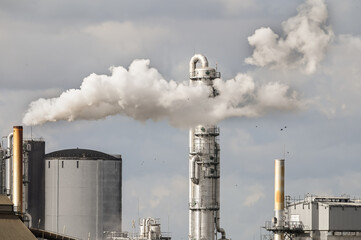 Industrie business cheminée usine fumée co2 carbone environnement