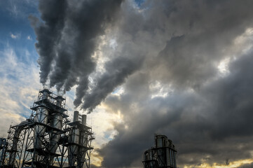 Industrie business cheminée usine fumée co2 carbone environnement 
