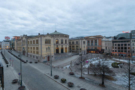 Vertical shot of Storting building in Oslo in the evening