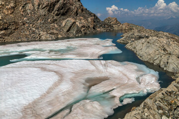 Randonnée en été dans le Massif des Grandes Rousses , Lac des Cimes de la Cochette  , Oisans ,...