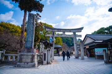 Obraz premium people walking in the park