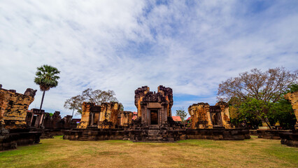 Fototapeta na wymiar Prasat Wat Sa Kamphaeng Yai Castle in the Khmer period, Sisaket Province, Thailand