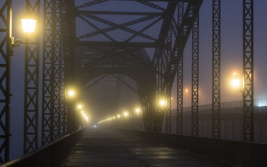 Elbbrücke in einer Winternacht