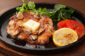 チキンステーキ　ガーリックバター