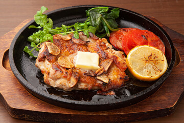 チキンステーキ　ガーリックバター