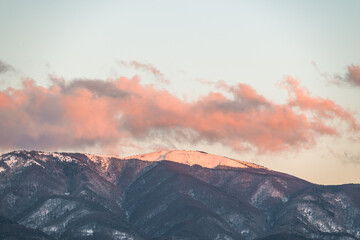 夕陽に染まるの鉢伏山