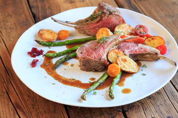 Lammkarree mit Gemüse
