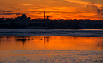 Naklejka premium Dawn on the river Neva in Saint-Petersburg in the area of Fishing.