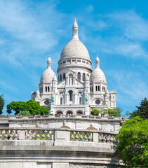 Fototapeta na wymiar Basilica of Sacre Coeur (Sacred Heart) on Montmartre hill, Paris, France