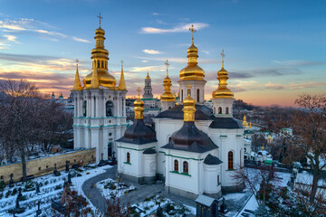 Ukraina, Kijów, złote kopuły, cerkiew, ukraiński kościół prawosławny zimą