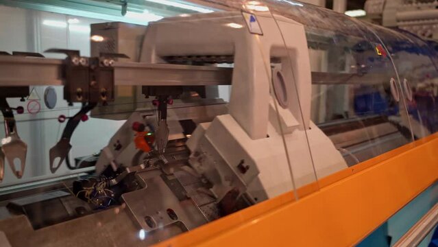 Manufacture of knitwear, modern flat Knitting Machine