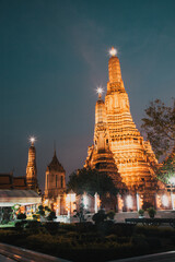 Naklejka premium wat Arun at night Bangkok Thailand