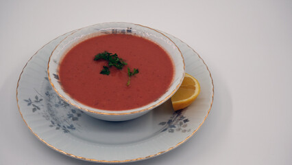 Red vegetable soup with lemon and parsley