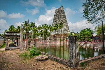 Thirukalukundram is known for the Vedagiriswarar temple complex, popularly known as Kazhugu koil...