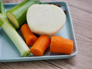 신선한 유기농 채소 양파, 파, 당근, 애호박, 팔각향