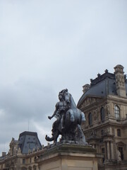 statue at musee du louvre