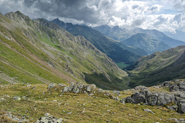 Fototapeta na wymiar Blick vom Timmelsjoch auf die Berggipfel über dem Passeier Tal, Südtirol, Alpen, Italien, Europa