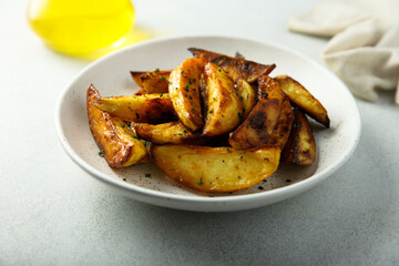 Roasted potato wedges with herbs