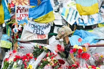 Fototapeten Kyiv, Ukraine - 6th of March, 2014: Memorial with candles and posters on Maidan. Ukrainian war with Russia. High-quality photo © kryscina
