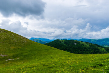 Fototapeta premium A picturesque landscape view of the French Alps mountains on a cloudy summer day (Valberg, Alpes-Maritimes, France)