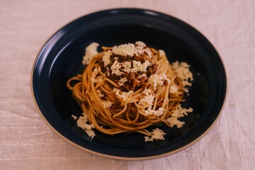 チーズのかかったミートスパゲティ