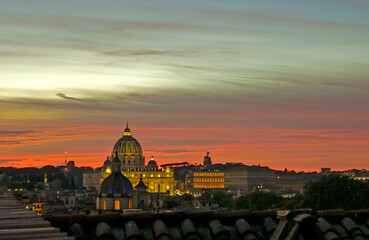 Obraz na płótnie Canvas cupola di San Pietro in Vaticano al tramonto
