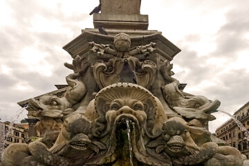 parrticolare Obelisco Macuteo del Pantheon a piazza della Rotonda 6