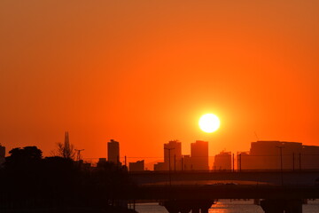 도시의 일출 