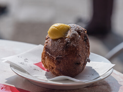 Italienische Fritelle mit Vanillecreme