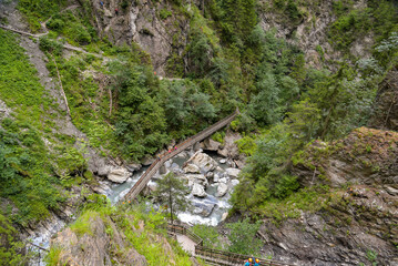 Weg durch eine Gebirgsklamm in Österreich