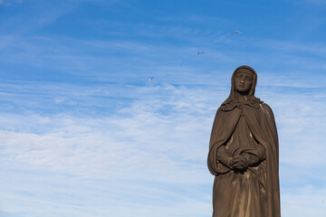 virgin mary statue