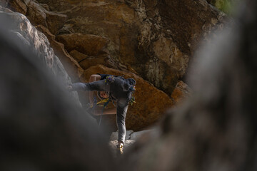 Rock Climber climbing the route Para mis amigos in Suesca Colombia © Gabriel Roveda