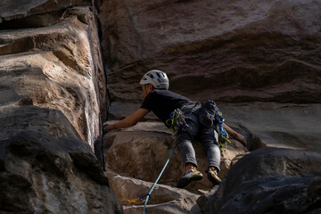 Rock Climber climbing the route Para mis amigos in Suesca Colombia © Gabriel Roveda