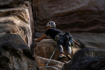 Rock Climber climbing the route Para mis amigos in Suesca Colombia © Gabriel Roveda