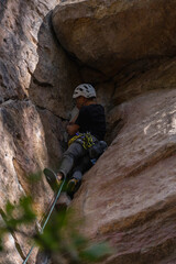 Rock Climber climbing the route Para mis amigos in Suesca Colombia © Gabriel Roveda