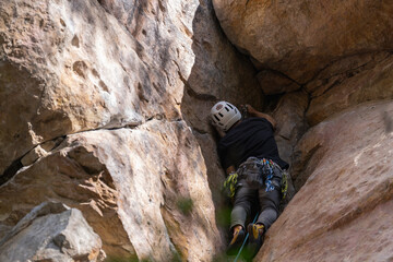 Rock Climber climbing the route Para mis amigos in Suesca Colombia © Gabriel Roveda