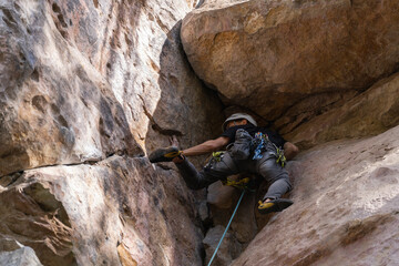 Rock Climber climbing the route Para mis amigos in Suesca Colombia © Gabriel Roveda