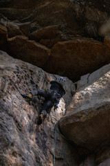 Rock Climber climbing the route Para mis amigos in Suesca Colombia © Gabriel Roveda