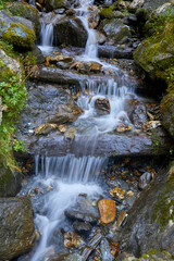 Schönes Detail vom Habach-Bergbach. Oberhalb von Bramberg und Neukirchen, in Österreich.