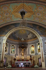 Fototapeta na wymiar Altar in der St. Ferdinand Kathedrale, Lucena City, Provinz Quezon, Philippinen