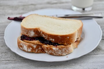 Fototapeta na wymiar Peanut butter and jelly sandwich 