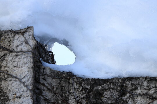 トンネルの先に見える空