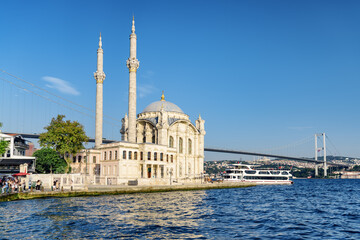 Fototapeta na wymiar View of Ortakoy Mosque and the Bosporus in Istanbul