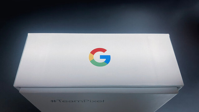 グーグル製品を購入。箱の側面にあるGoogle ロゴクローズアップ撮影