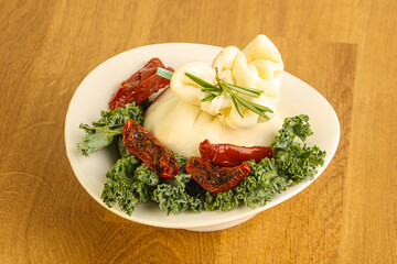 Burrata cheese with sun dried tomato